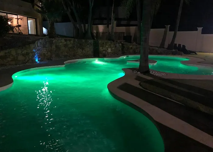 Huge Golf And Mansion 8 Min From Puerto Banus Hébergement de vacances Estepona