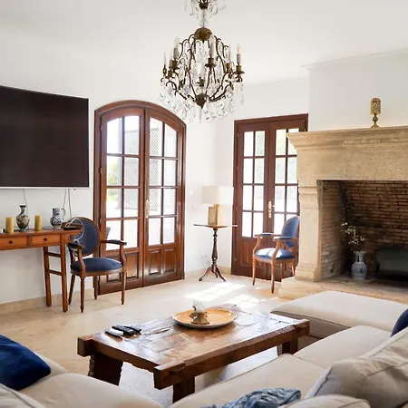 Дом отдыха Huge Golf And Mansion 8 Min From Puerto Banus