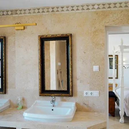 Дом отдыха Huge Golf And Mansion 8 Min From Puerto Banus Эстепона