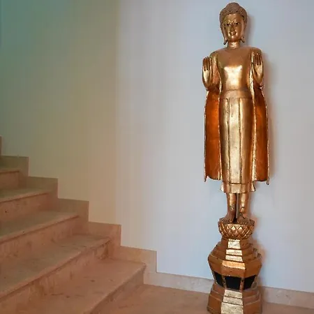 Дом отдыха Huge Golf And Mansion 8 Min From Puerto Banus